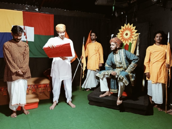 नेट थिएट पर बलिदान का सशक्त मंचन में क्रांतिकारी केसर सिंह बारेठ के बलिदान को दर्शाया