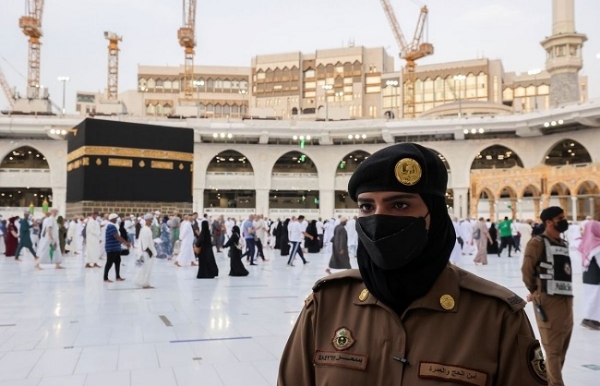 मक्का में महिला सुरक्षाकर्मी की तैनाती 