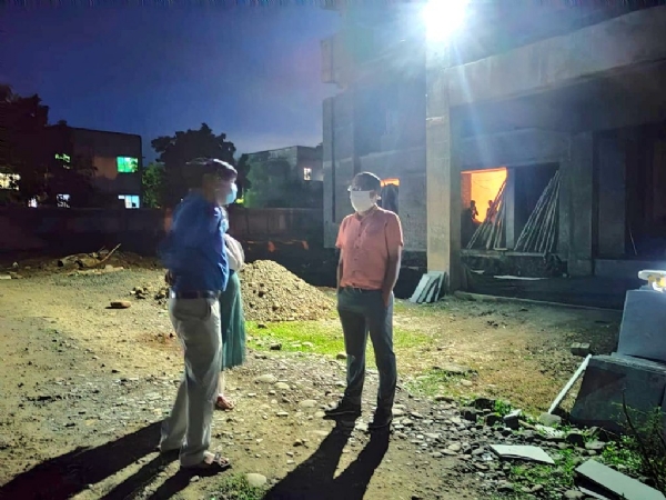 Collector reached Manawar late in the evening 
