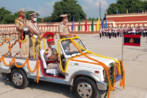 महिला सब इंस्पेक्टर ने पासिंग परेड को किया कमांड 