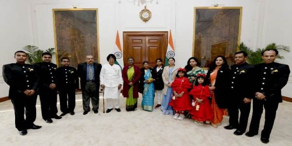 समाजवादी नेता राम मनोहर लोहिया के परिवार ने राष्ट्रपति से की शिष्टाचार मुलाकात
