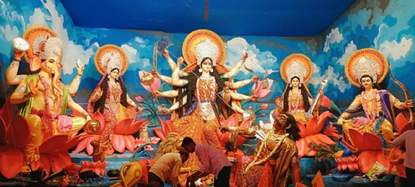 मोतिहारी के विभिन्न पूजा पंडाल में अवस्थित मां दुर्गा की अलौकिक प्रतिमा
