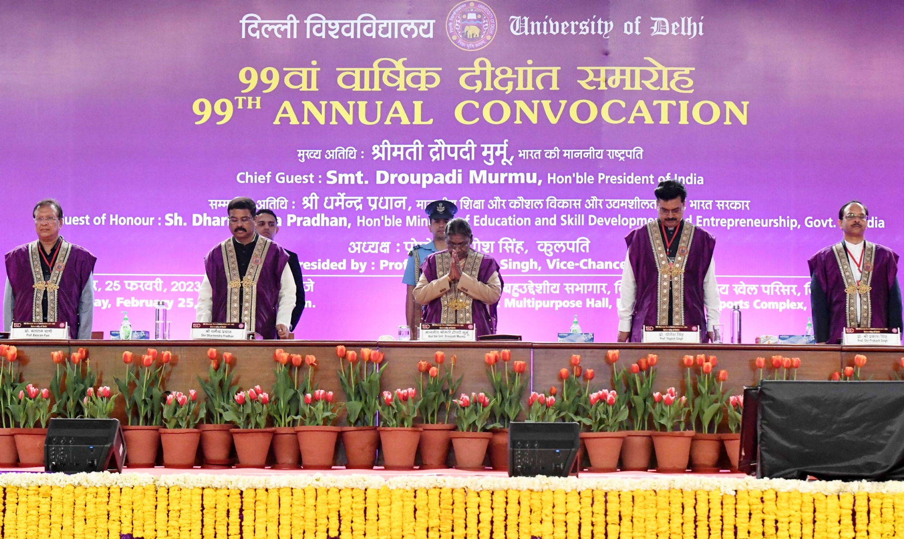राष्ट्रपति द्रौपदी मुर्मु ने दिल्ली विश्वविद्यालय के शताब्दी वर्ष दीक्षांत समारोह को सम्बोधित किया और पुरस्कार दिये। हिन्दुस्थान समाचार/ फोटो गणेश बिष्ट 