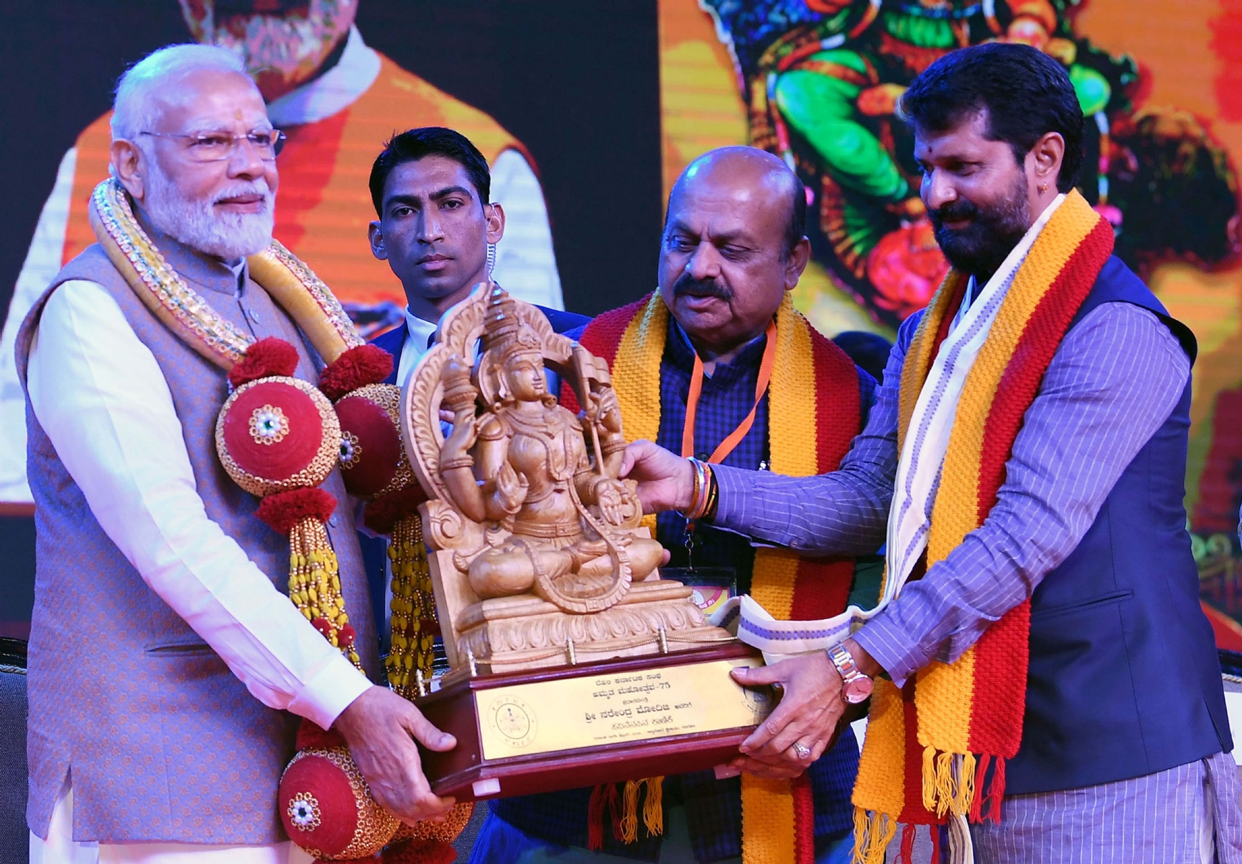 प्रधानमंत्री नरेंद्र मोदी ने दिल्ली में बरिसू कन्नड़ दिमदिमावा  सांस्कृतिक उत्सव को संबोधित करते हुए। यह कर्नाटक की ज्वलंत संस्कृति का जश्न मनाते कलाकार