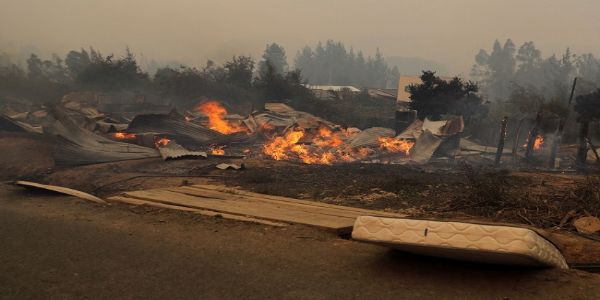 चिली के जंगलों में भीषण आग, 13 लोगों की मौत, राष्ट्रीय आपदा घोषित