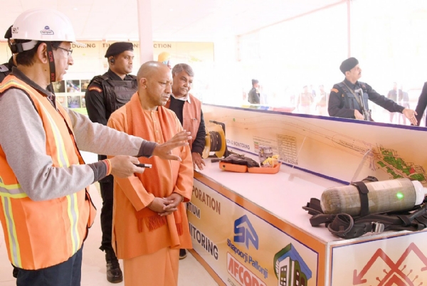 आगरा: मुख्यमंत्री ने बटन दबाकर किया मेट्रो टनल निर्माण कार्य का शुभारंभ