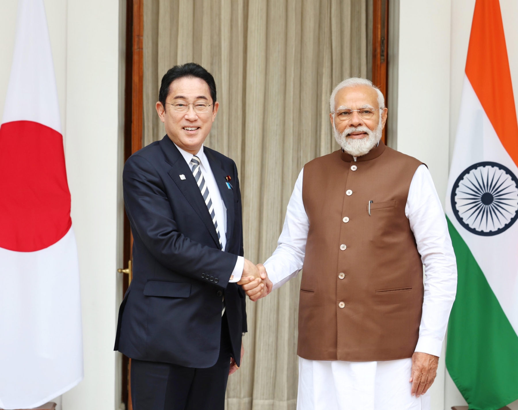 नई दिल्ली में सोमवार 20 मार्च को हैदराबाद हाउस में प्रधानमंत्री नरेन्द्र मोदी ने जापानी प्रधानमंत्री फुमियो किशिदा का औपचारिक स्वागत किया। हिन्दुस्थान समाचार/ फोटो गणेश बिष्ट