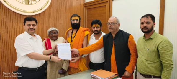 Delegation of Gyanvapi Mukti Maha Parishad meets Varanasi Commissioner