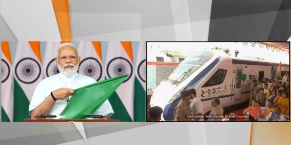 प्रधानमंत्री ने देहरादून-दिल्ली वंदे भारत एक्सप्रेस को दिखाई हरी झंडी 