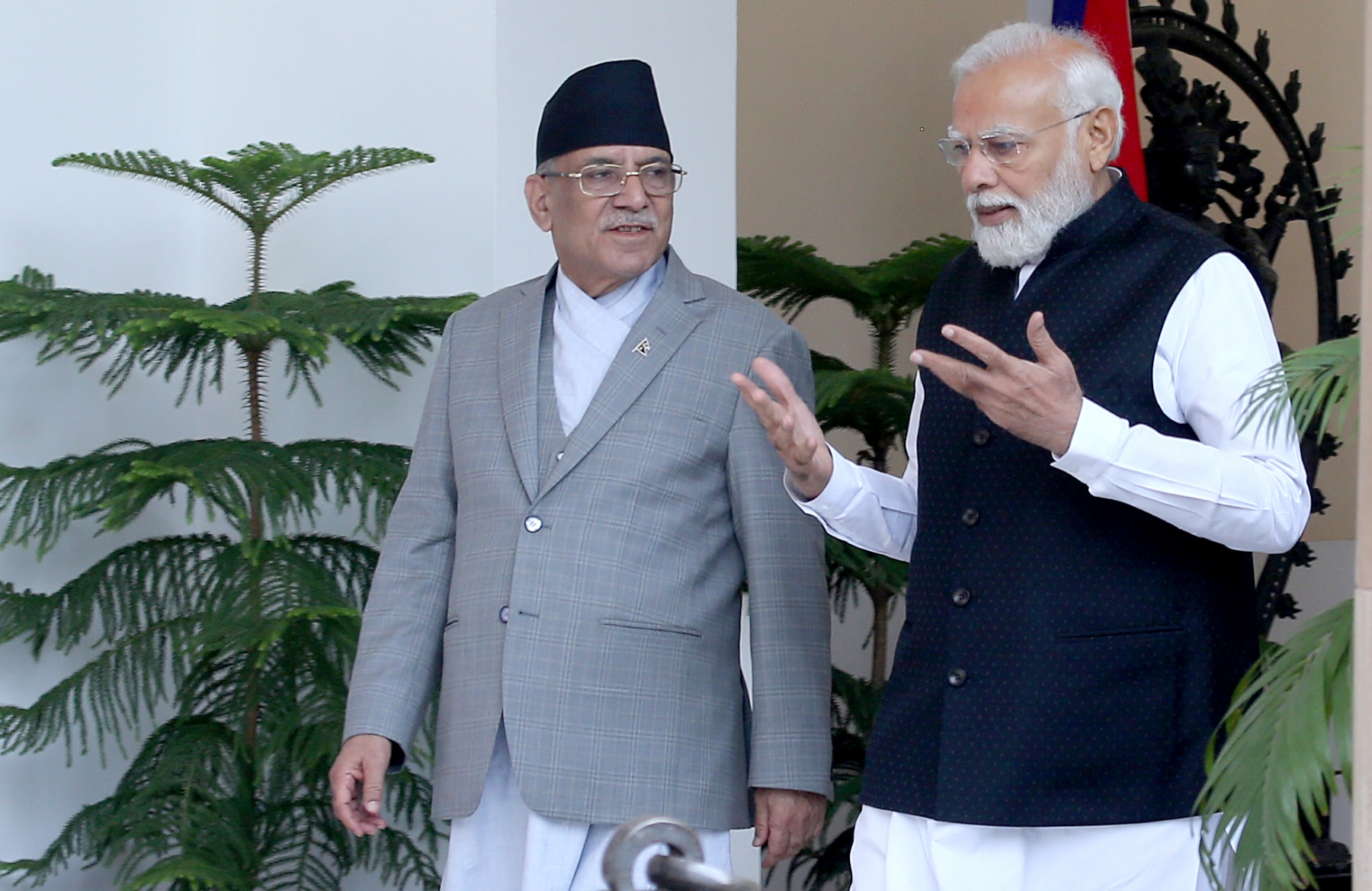 नई दिल्ली में गुरुवार 1 जून को हैदराबाद हाउस में प्रधानमंत्री नरेंद्र मोदी और नेपाल के प्रधानमंत्री पुष्प कमल दहल 'प्रचंड ने मुलाकात करते। हिंदुस्थान समाचार/ फोटो गणेश बिष्ट