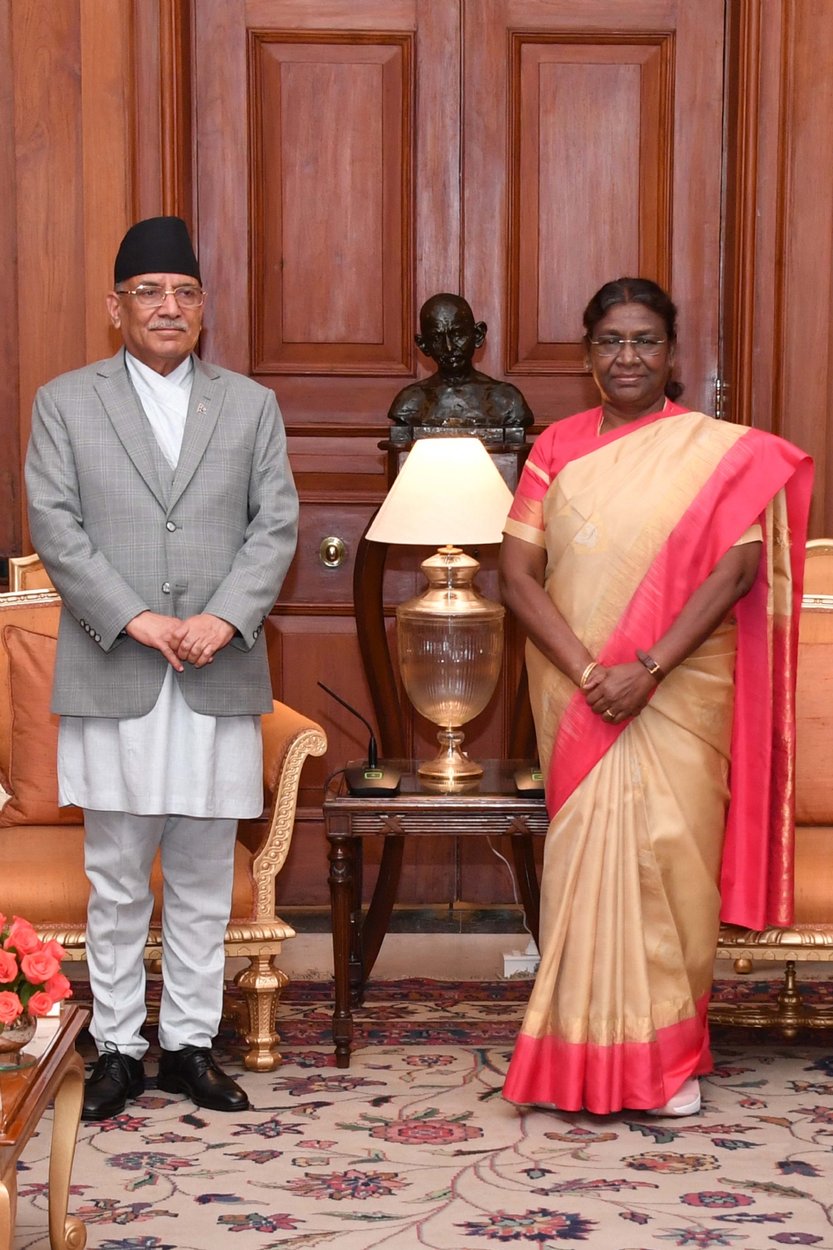  नई दिल्ली में गुरुवार 1 जून को राष्ट्रपति द्रौपदी मुरमू मुलाकात करते नेपाल के प्रधानमंत्री पुष्प कमल दहल 'प्रचंड। हिंदुस्थान समाचार/ फोटो गणेश बिष्ट