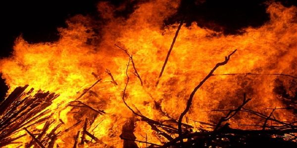 कछारः आग में खासपुर चाय बागान की रबर फैक्ट्री जलकर खाक
