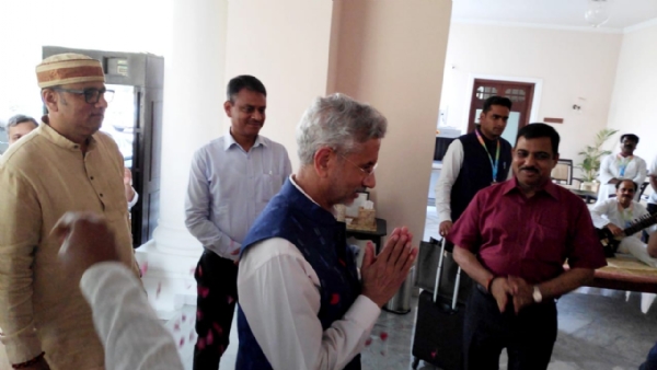 बाबतपुर एयरपोर्ट पर विदेश मंत्री एस जयशंकर : फोटो बच्चा गुप्ता