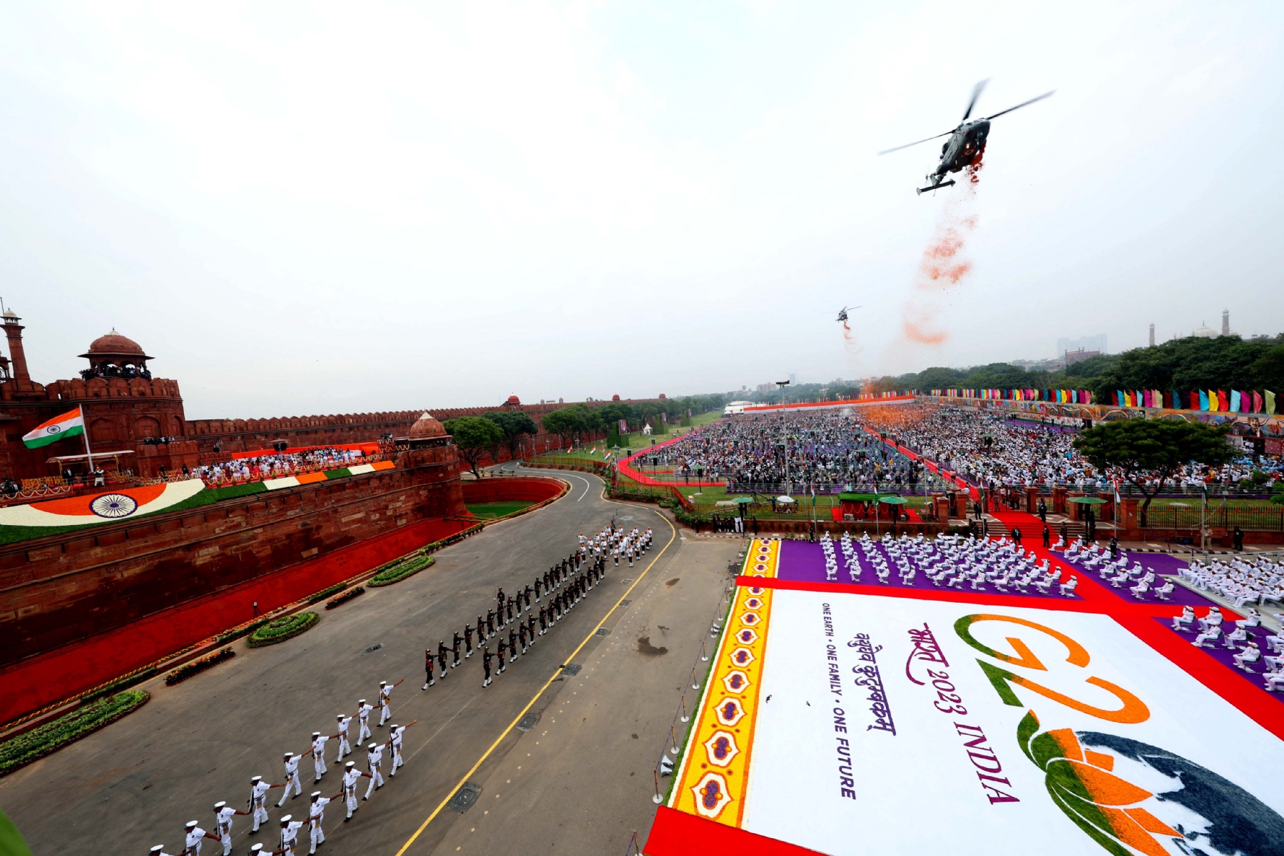 नई दिल्ली में मंगलवार 15 अगस्त 2023 को प्रधानमंत्री नरेन्द्र मोदी ने 77वें स्वतंत्रता दिवस के अवसर पर लाल किले की प्राचीर से राष्ट्र को संबोधित करते हुए। हिन्दुस्थान समाचार/ फोटो गणेश बिष्ट
