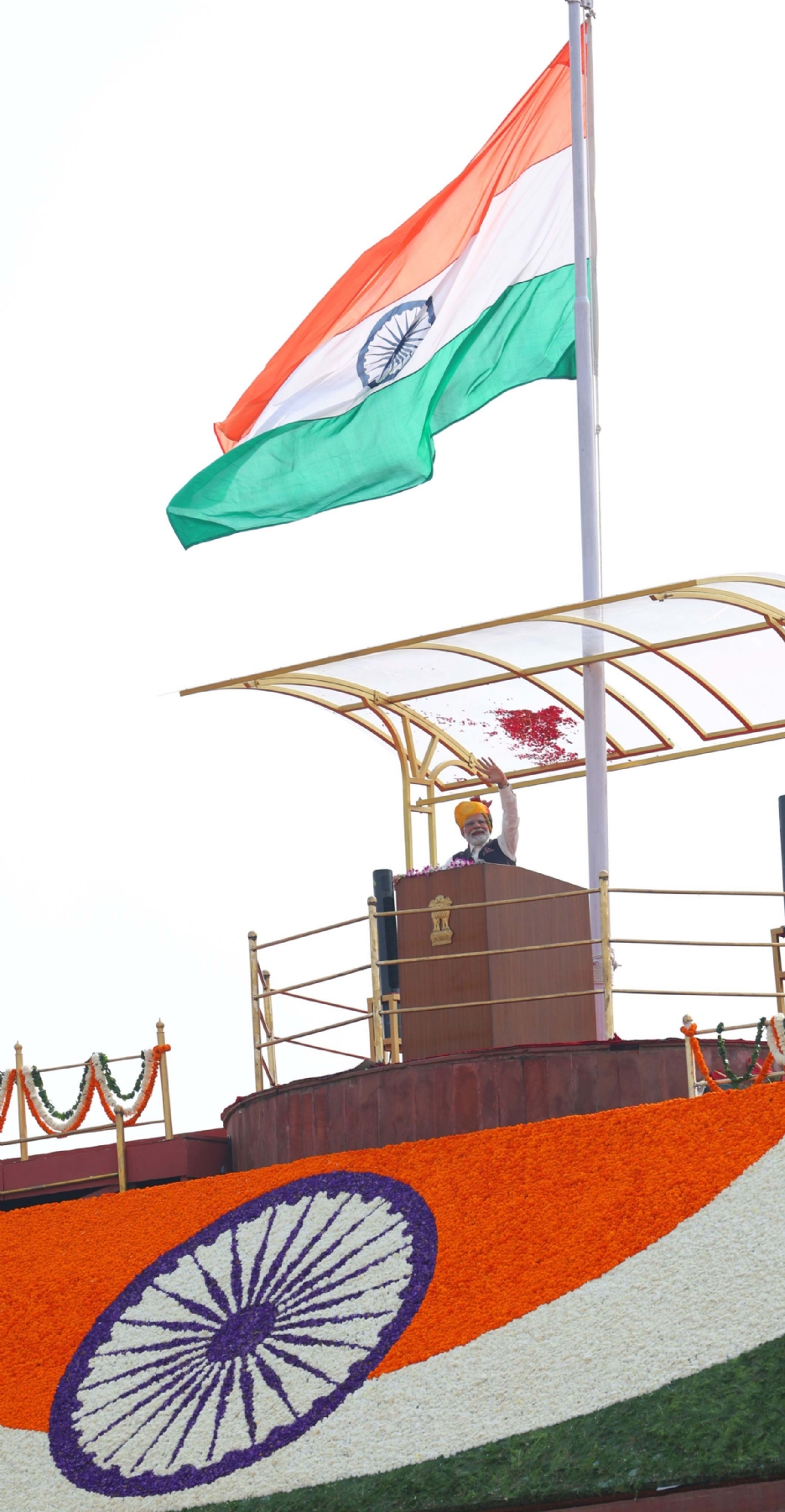 नई दिल्ली में मंगलवार 15 अगस्त 2023 को प्रधानमंत्री नरेन्द्र मोदी ने 77वें स्वतंत्रता दिवस के अवसर पर लाल किले की प्राचीर से राष्ट्र को संबोधित करते हुए। हिन्दुस्थान समाचार/ फोटो गणेश बिष्ट