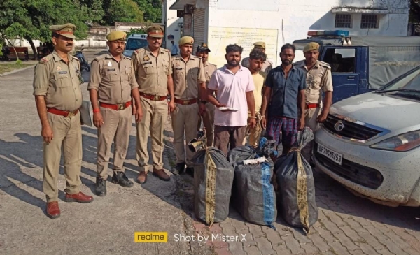 फोटो-24एचएएम-1 हमीरपुर में 20 लाख रुपये के गांजा के साथ तीन तस्कर गिरफ्तार