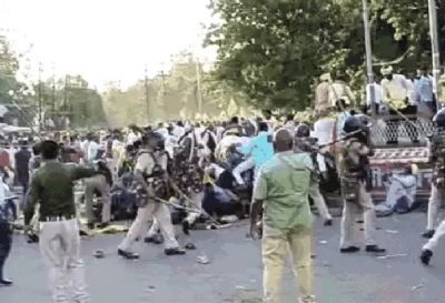 उमरियाः पुलिस और गोंडवाना गणतंत्र पार्टी के कार्यकर्ता के बीच झड़प, चले पत्थर-लाठियां