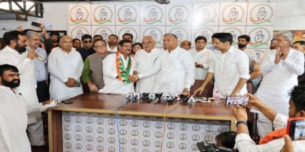चंडीगढ़ : पूर्व मंत्री जगदीश यादव ने छोड़ी भाजपा, समर्थकों के साथ थामा कांग्रेस का दामन