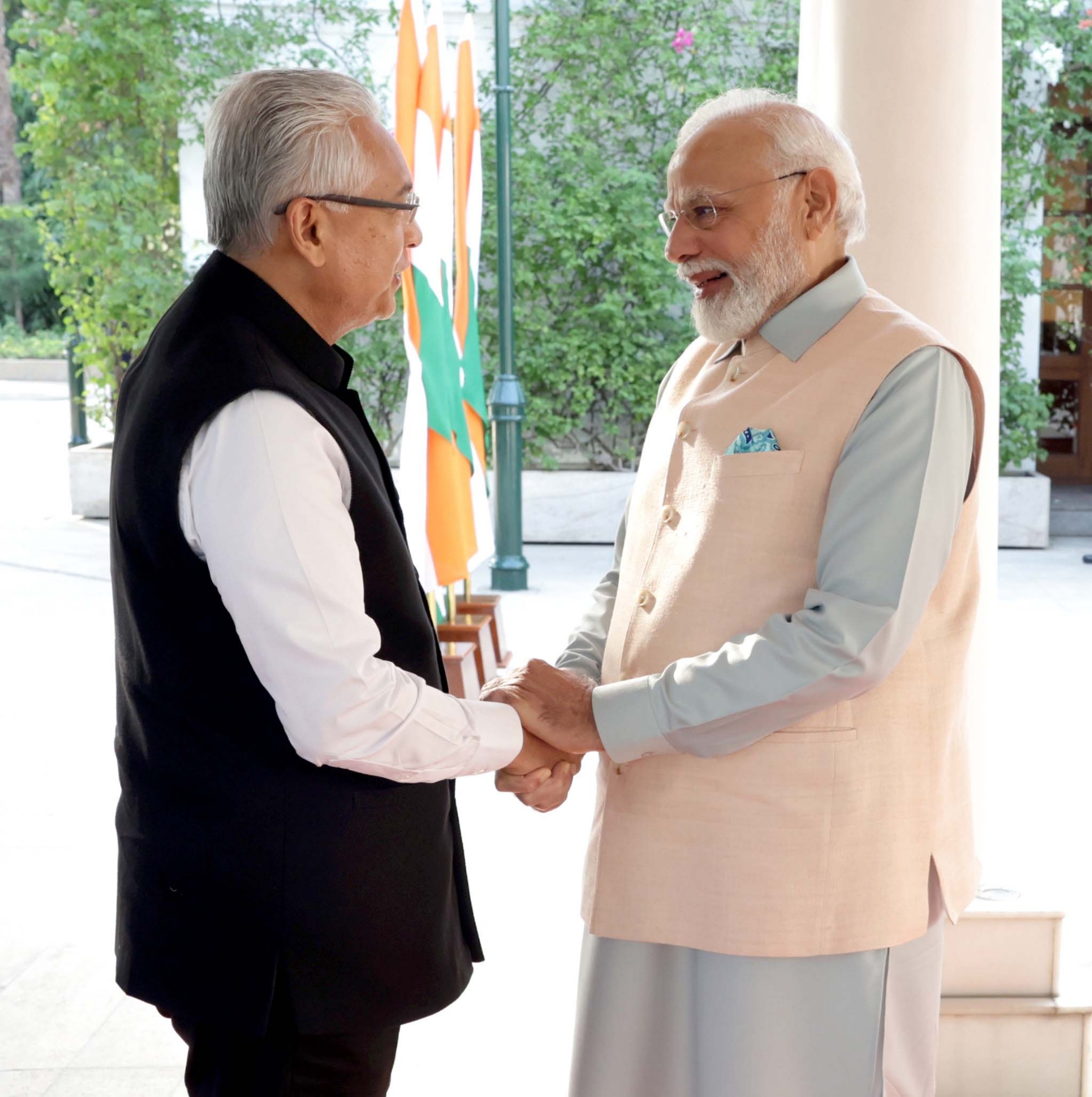 नई दिल्ली में शुक्रवार 08 सितंबर को प्रधान मंत्री नरेन्द्र मोदी और मॉरीशस के प्रधान मंत्री प्रविंद कुमार जुगनौथ के साथ द्विपक्षीय बैठक के दौरान। हिन्दुस्थान समाचार/फोटो गणेश बिष्ट