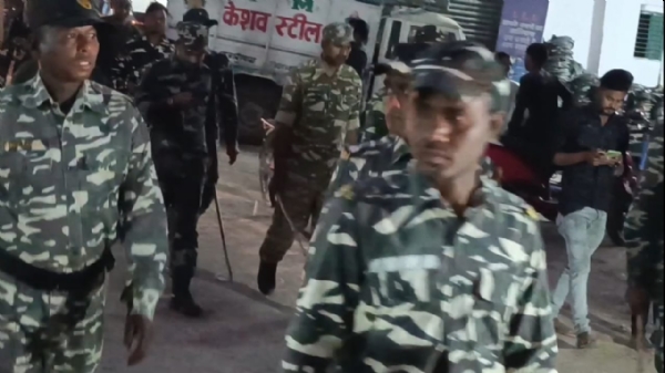 जांच करती पुलिस