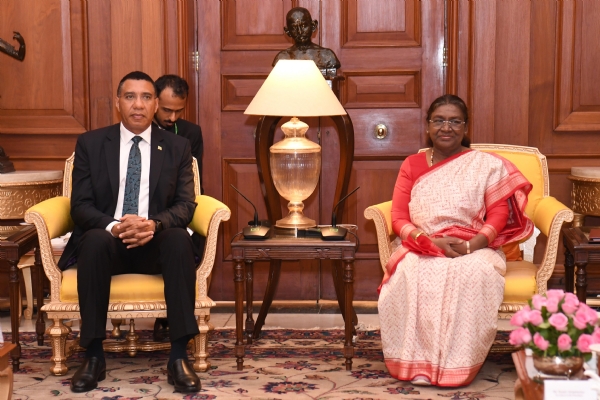 जमैका के प्रधानमंत्री एंड्रयू होलनेस ने मंगलवार को राष्ट्रपति भवन में राष्ट्रपति द्रौपदी मुर्मु से मुलाकात की।