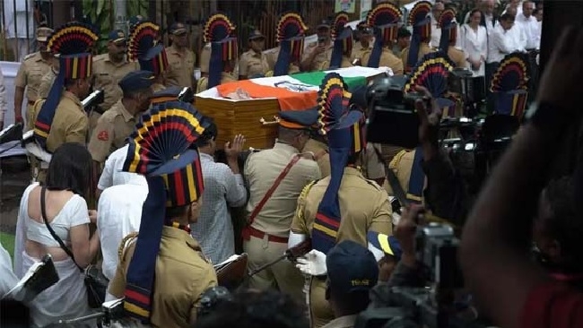 रतन टाटा को अंतिम विदाई रतन टाटा को अंतिम विदाई