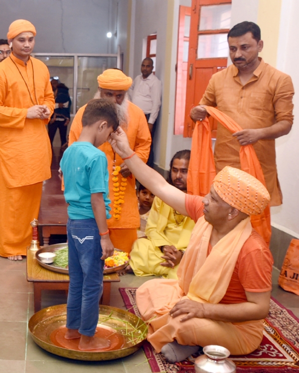 शारदीय नवरात्रि की नवमी को नौ दुर्गा स्वरूपा कुंवारी कन्याओं का पूजन किया मुख्यमंत्री ने*