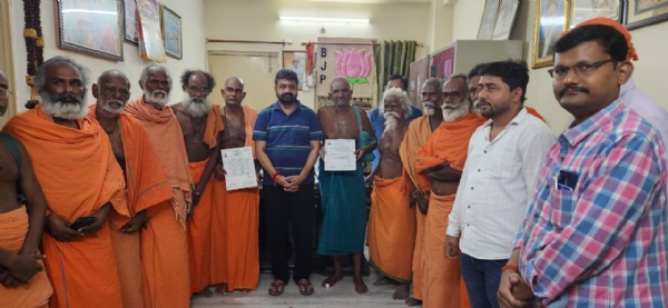 मंत्री के साथ दल: फोटो बच्चा गुप्ता मंत्री के साथ दल: फोटो बच्चा गुप्ता