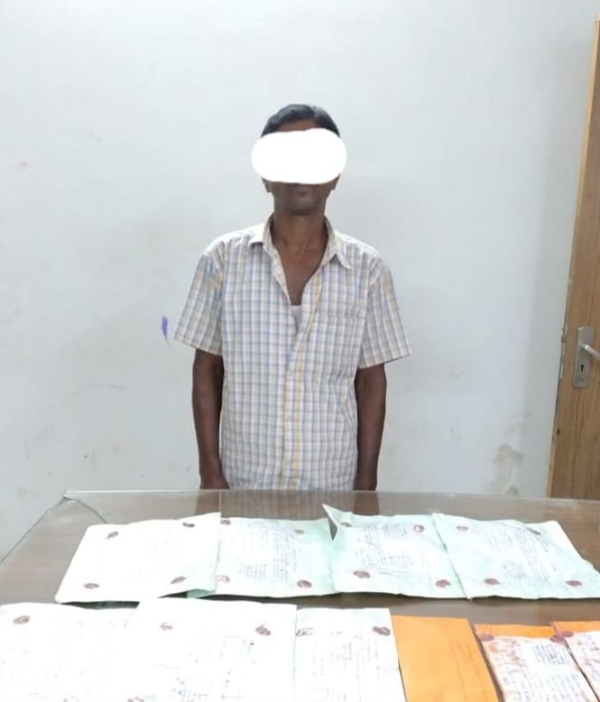 एसटीएफ के हाथों की गिरफ्तार तस्कर