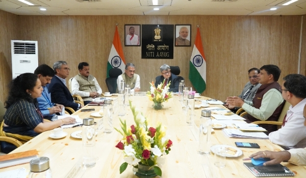 मुख्यमंत्री सुक्खू ने  नई दिल्ली में नीति आयोग के उपाध्यक्ष सुमन बेरी और अन्य विशेषज्ञों के साथ विशेष बैठक में