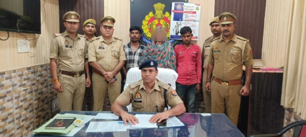 गिरफ्तार अभियुक्त, खुलासा करती पुलिस