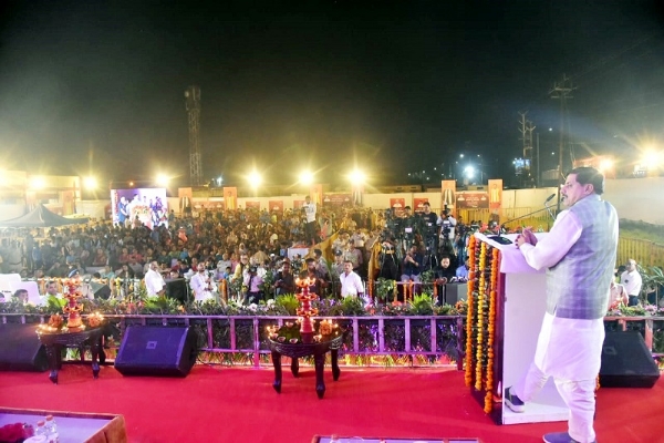 दीप पर्व कार्यक्रम को संबोधित करते हुए मुख्यमंत्री