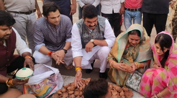 खाद्य मंत्री राजपूत ने सपत्नीक खरीदी पूजन सामग्री