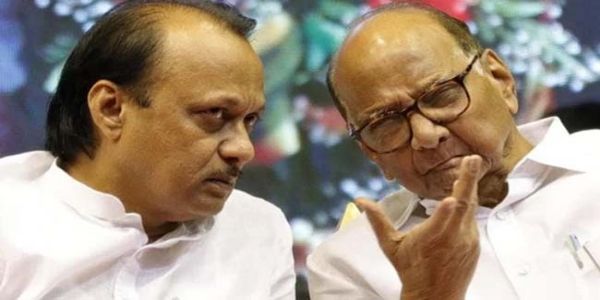 महाराष्ट्र विस की 36 सीटों पर राकांपा के दोनों गुट आमने-सामने लड़ेंगे चुनाव जहां अजित पवार-एनसीपी ने 35 मौजूदा विधायकों को मैदान में उतारा है, वहीं शरद पवार के नेतृत्व वाले गुट ने 15 मौजूदा विधायकों को चुनाव मैदान में उतारा है मुंबई, 31 अक्टूबर (हि.स.)। महाराष्ट्र के विधानसभा चुनाव में २८८ सीटों में से 36 सीटों पर राष्ट्रवादी कांग्रेस पार्टी (राकांपा) के दोनों गुट आमने-सामने लड़ रहे हैं। उपमुख्यमंत्री अजीत पवार राकांपा एपी के टिकट पर बारामती से चुनाव लड़ रहे हैं, जबकि उनका मुख्य मुकाबला राकांपा एसपी के उम्मीदवार, उनके भतीजे युगेंद्र पवार से है। महाराष्ट्र में २० नवंबर को मतदान और २३ नवंबर को मतगणना है।  जानकारी के अनुसार राकांपा के दोनों गुट राज्य भर में 36 सीटों पर एक-दूसरे के सीधे टकराव में हैं। अजित पवार की राकांपा ने जहां 35 मौजूदा विधायकों को मैदान में उतारा है, वहीं शरद पवार के नेतृत्व वाले गुट ने 15 मौजूदा विधायकों को चुनाव मैदान में उतारा है। 2019 में हुए राज्य विधानसभा चुनाव में अविभाजित राकांपा ने 5५ सीटों पर जीत दर्ज की थी। जुलाई 2022 में राकांपा टूट गई, अजित पवार ने 40 विधायकों को अपने साथ लेकर सत्तारूढ़ महायुति सरकार में शामिल होने का फैसला किया। उन्हें उपमुख्यमंत्री बनाया गया और आठ और नेताओं को भी मंत्री बनाया गया। दिग्गज नेता शरद पवार के पास करीब 15 विधायक रह गए। शरद पवार ने पाला बदलने वाले ज्यादातर वरिष्ठ एनसीपी नेताओं के खिलाफ उम्मीदवार उतारे हैं। सूची बारामती से शुरू होती है, जहां शरद पवार के भतीजे और राज्य के उपमुख्यमंत्री अजीत पवार चुनाव लड़ रहे हैं। शरद पवार ने अपने पोते युगेंद्र पवार को मैदान में उतारा है, जो अजित पवार के भतीजे और उनके छोटे भाई श्रीनिवास के बेटे हैं। इसी तरह शरद पवार ने आंबेगांव से देवदत्त निकम को भी मैदान में उतारा है, जिसका प्रतिनिधित्व वरिष्ठ राकांपा मंत्री दिलीप वलसे पाटिल करते हैं। दिलीप वलसे पाटिल को शरद पवार का करीबी माना जाता था। इसी तरह नासिक जिले के येवला से चुनाव लड़ रहे वरिष्ठ नेता और मंत्री छगन भुजबल के खिलाफ शरद पवार ने माणिकराव शिंदे को मैदान में उतारा है। राकांपा मंत्री धनंजय मुंडे को परली से शरद पवार के गुट की ओर से राजेशाह देशमुख से चुनौती मिल रही है। राकांपा एपी के नेता और मंत्री धर्मराव अत्राम को अहेरी सीट पर अपनी ही बेटी भाग्यश्री से चुनौती मिल रही है । राकांपा एपी की नेता और एक अन्य मंत्री अदिति तटकरे को राकांपा एसपी उम्मीदवार अनिल नवघाने से चुनौती मिल रही है। मुंब्रा-कलवा में राकांपा एसपी विधायक जितेंद्र आव्हाड के खिलाफ राकांपा एपी के नजीब मुल्ला और शिरुर में राकांपा एसपी विधायक अशोक पवार के खिलाफ राकांपा एपी ने ज्ञानेश्वर कटके को मैदान में उतारा है। राकांपा एपी ने अर्जुनी-मोरगांव के विधायक मनोहर चंद्रिकापुरे को टिकट नहीं दिया है। इस सीट पर अजीत पवार ने भाजपा से आए पूर्व मंत्री राजकुमार बडोले को अपना उम्मीदवार बनाया है। इसी तरह अजीत पवार उनके साथ गए विधायक बालासाहेब आजबे और बबन शिंदे को टिकट नहीं दिया है। लोकसभा चुनाव में राकांपा एपी सिर्फ चार सीटों पर चुनाव लड़ी थी, जिसमें सिर्फ एक सीट पर विजई हुई थी। बारामती लोकसभा क्षेत्र में शरद पवार की बेटी के विरुद्ध अजीत पवार ने अपनी पत्नी सुनेत्रा पवार को मैदान में उतारा था, जो चुनाव हार गई थी। विधानसभा चुनाव में इन ३६ सीटों खासकर बारामती सीट पर मतदाता किसे चुनते हैं, इसका पता २३ नवंबर को ही चल सकेगा।