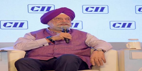 सीआईआई के सम्मे्लन को संबोधित करते हुए पेट्रोलियम मंत्री हरदीप सिंह पुरी