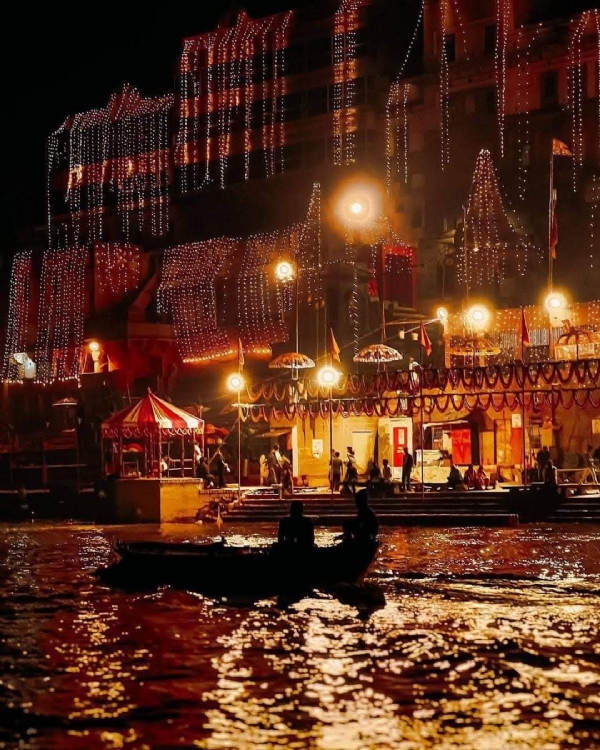 काशी में देव दीपावली का नजारा: फोटो बच्चा गुप्ता काशी में देव दीपावली का नजारा: फोटो बच्चा गुप्ता