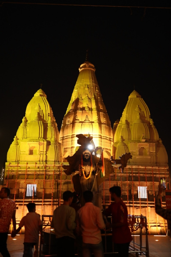 देव दीपावली पर्व पर श्री काशी विश्वनाथ धाम का नजारा: फोटो बच्चा गुप्ता देव दीपावली पर्व पर श्री काशी विश्वनाथ धाम का नजारा: फोटो बच्चा गुप्ता