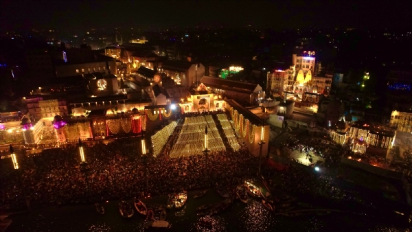 देव दीपावली पर्व पर श्री काशी विश्वनाथ धाम का नजारा: फोटो बच्चा गुप्ता देव दीपावली पर्व पर श्री काशी विश्वनाथ धाम का नजारा: फोटो बच्चा गुप्ता