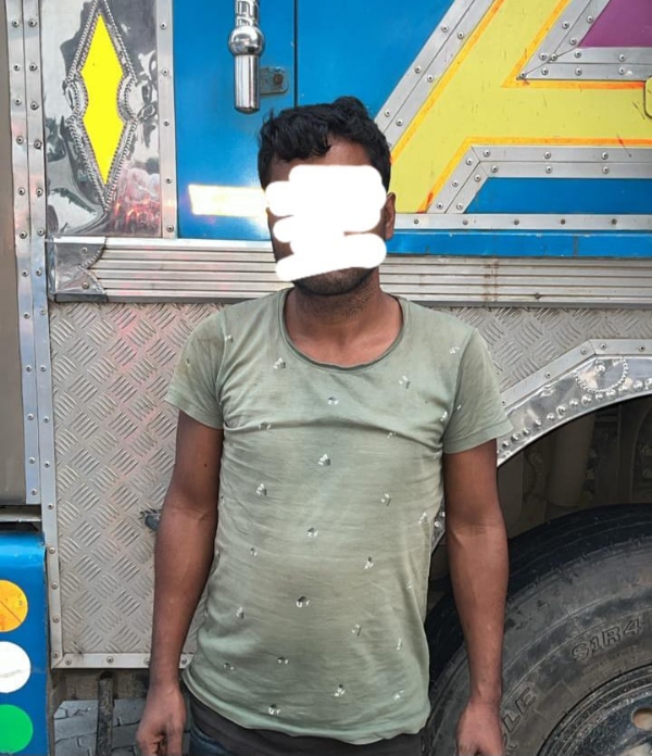 एसटीएफ के हाथों गिरफ्तार शख्स