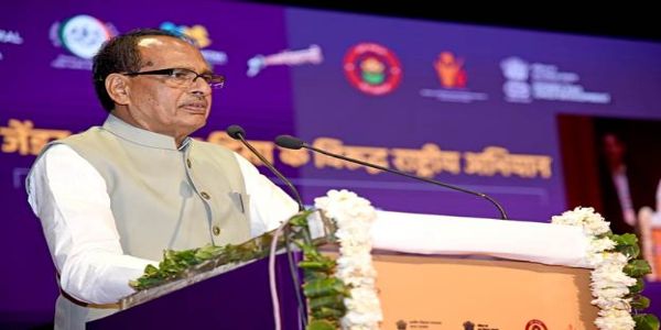 राष्ट्रीय अभियान, ‘नई चेतना-पहल बदलाव की’ के तीसरे संस्करण का शुभारंभ  करते केन्द्रीय मंत्री शिवराज सिंह चौहान