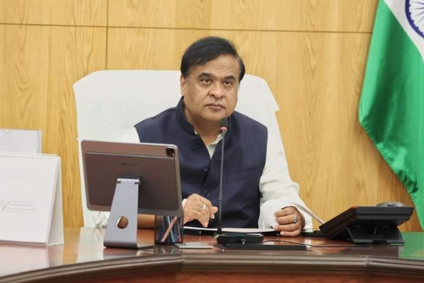 शुक्रवार को राजधानी दिसपुर स्थित लोक सेवा भवन में राज्य नागरिक पुरस्कारों की समीक्षा करते हुए मुख्यमंत्री डॉ हिमंत बिस्व सरमा की तस्वीर।