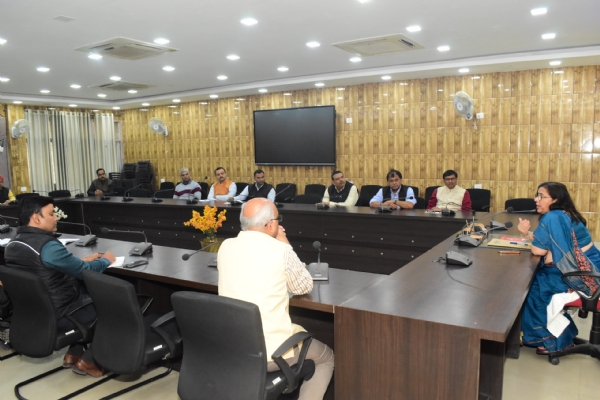 एलुमनी नेटवर्क को और मजबूत बनाने एवं समारोह को ऐतिहासिक बनाने के लिए कुलपति ने दिया जोर*