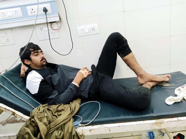 अस्पताल में उपचाराधीन दूसरा आरोपी विनय।
