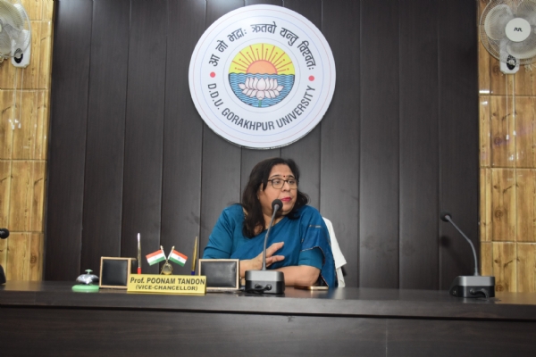 एलुमनी नेटवर्क को और मजबूत बनाने एवं समारोह को ऐतिहासिक बनाने के लिए कुलपति ने दिया जोर*