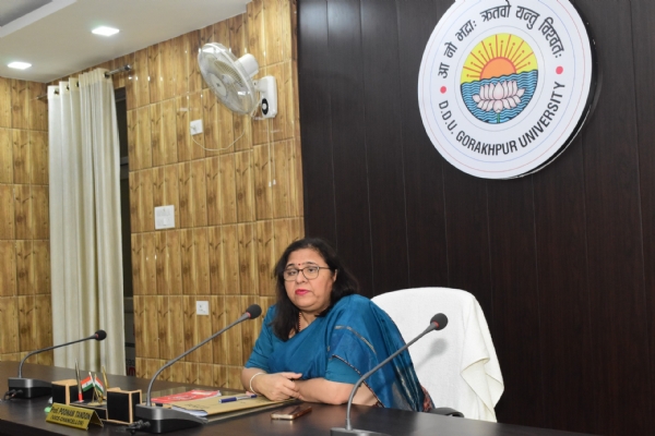 एलुमनी नेटवर्क को और मजबूत बनाने एवं समारोह को ऐतिहासिक बनाने के लिए कुलपति ने दिया जोर*
