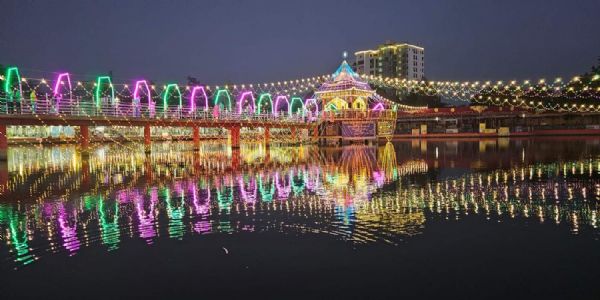नेपाल में छठ महापर्व के लिए सजा घाट