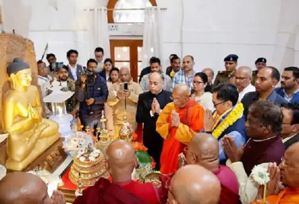 महाबोधी महोत्सव में केंद्रीय मंत्री रिजिजू