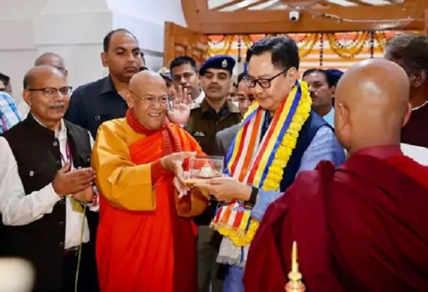 महाबोधी महोत्सव में केंद्रीय मंत्री रिजिजू