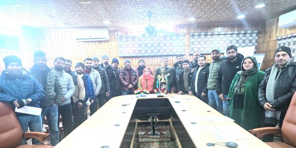 एनआईटी शीनगर ने अंतर एनआईटी कि्केट चेपियन का सवागत िकिया