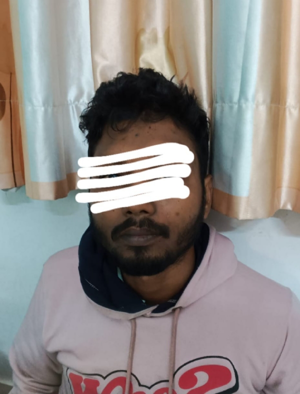 एसटीएफ के हाथों गिरफ्तार शख्स 2 एसटीएफ के हाथों गिरफ्तार शख्स 2